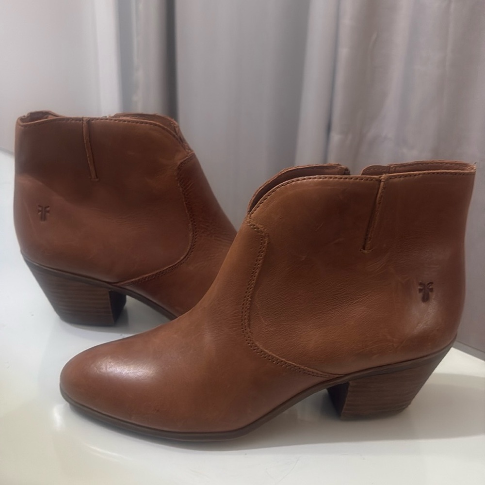 FRYE boots. Size 8. Great condition.